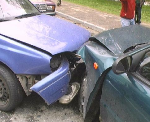 Две иномарки поцеловались "взасос"