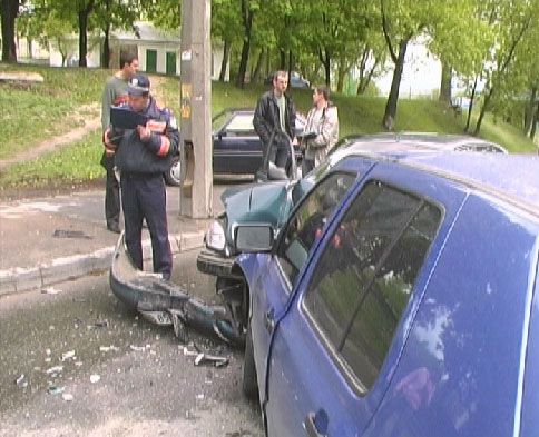 Две иномарки поцеловались "взасос"