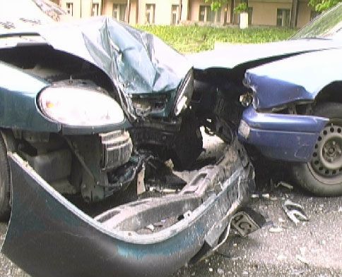 Две иномарки поцеловались "взасос"