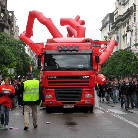 2 тисячі геїв та лесбійок вийшли на вулиці Брюсселя