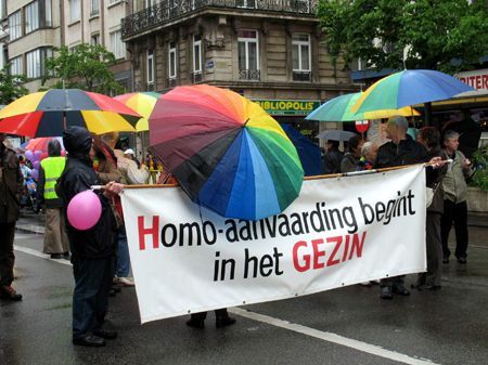 2 тисячі геїв та лесбійок вийшли на вулиці Брюсселя