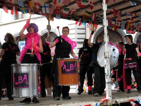 2 тисячі геїв та лесбійок вийшли на вулиці Брюсселя