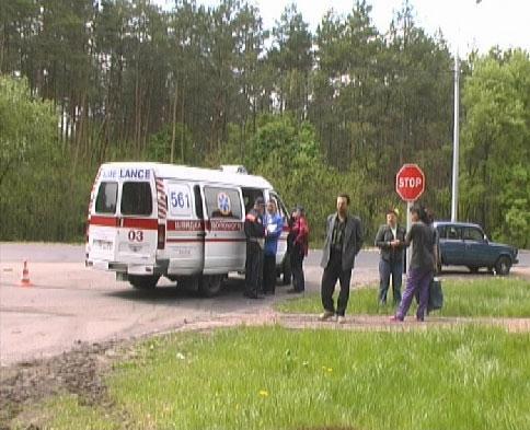 "ГАЗ" на полном ходу сбил выходящих из леса людей