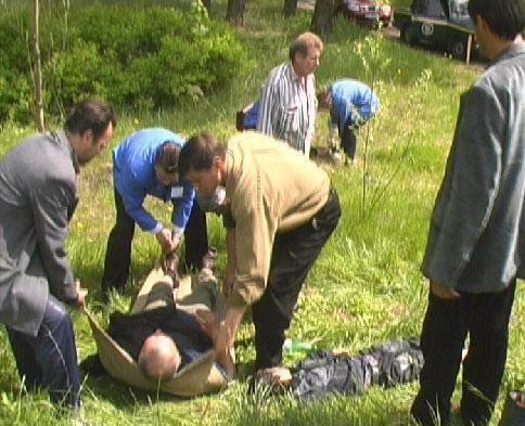 "ГАЗ" на полном ходу сбил выходящих из леса людей