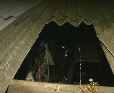 Автомобилю не удалось укрыться от воров в гараже