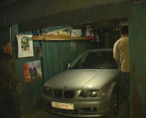 Автомобилю не удалось укрыться от воров в гараже