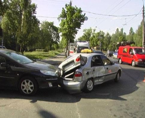 Hyundai бьет Daewoo и влетает в Peugeot