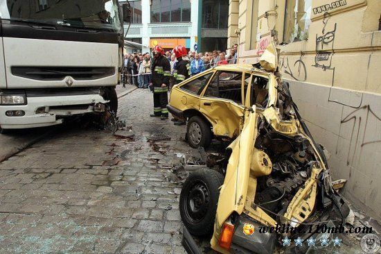 Що значить "Вбити себе ап стіну". Наочно. ФОТО