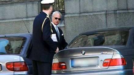 Шведского короля оштрафовали за неправильную парковку