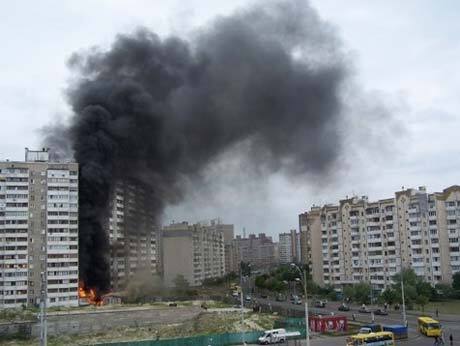 На Троещине бомжи едва не спалили многоэтажку 