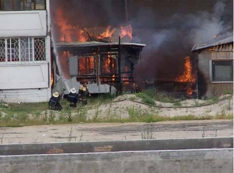 На Троещине бомжи едва не спалили многоэтажку 