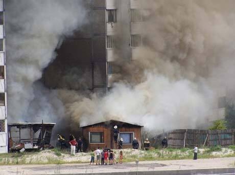 На Троещине бомжи едва не спалили многоэтажку 