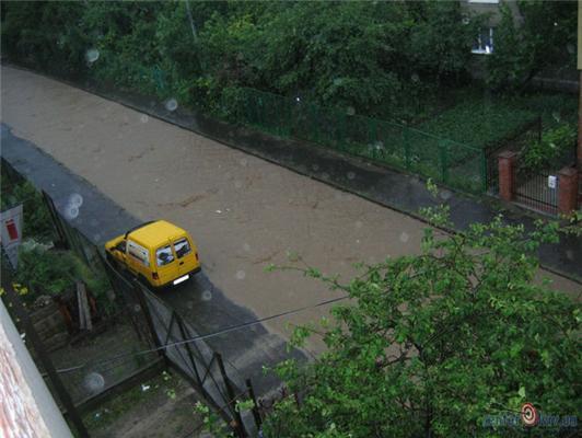 Дощ перетворив Львів на Венецію. ФОТО