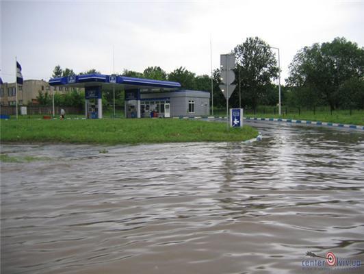Дощ перетворив Львів на Венецію. ФОТО