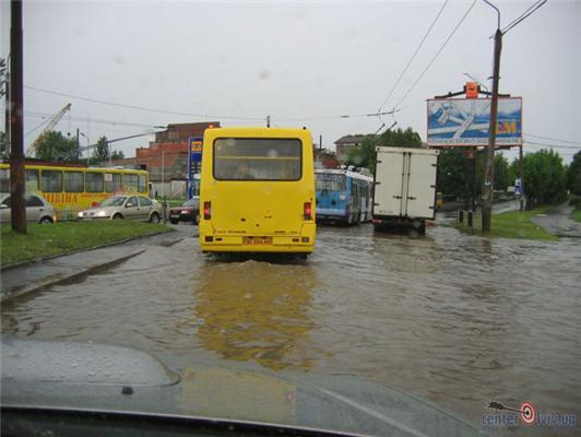 Дощ перетворив Львів на Венецію. ФОТО