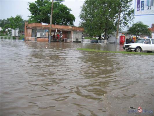 Дощ перетворив Львів на Венецію. ФОТО
