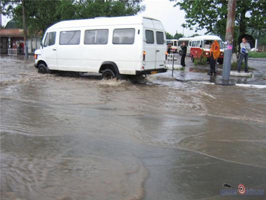 Дощ перетворив Львів на Венецію. ФОТО