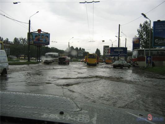 Дощ перетворив Львів на Венецію. ФОТО