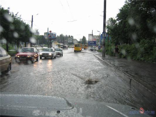 Дощ перетворив Львів на Венецію. ФОТО