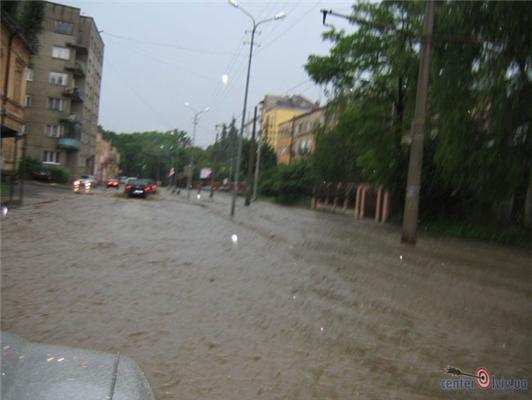Дощ перетворив Львів на Венецію. ФОТО