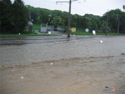 Дощ перетворив Львів на Венецію. ФОТО