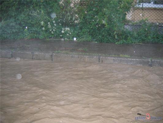 Дощ перетворив Львів на Венецію. ФОТО