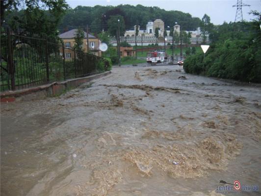 Дощ перетворив Львів на Венецію. ФОТО