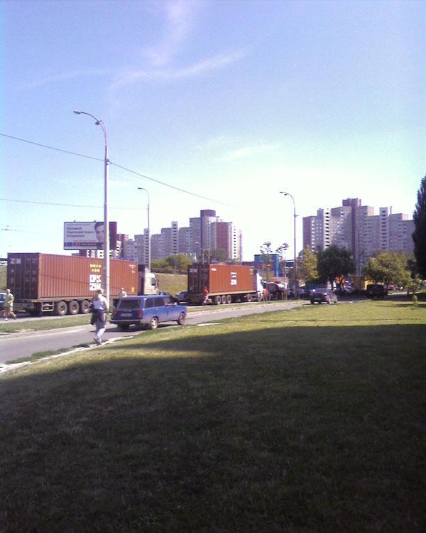 Пятничная пробка на Одесской площади. Выхода нет...