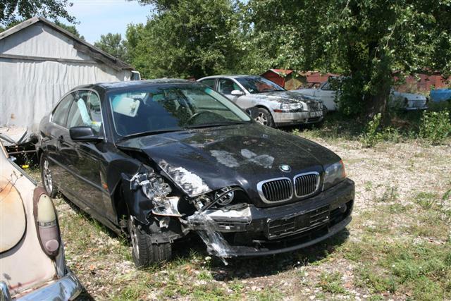 Авто лидера "Народной самообороны" крушили полчаса. ФОТО