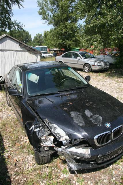 Авто лидера "Народной самообороны" крушили полчаса. ФОТО