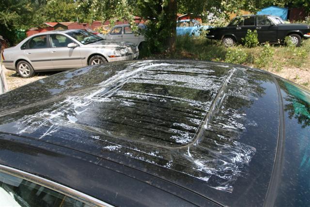 Авто лидера "Народной самообороны" крушили полчаса. ФОТО