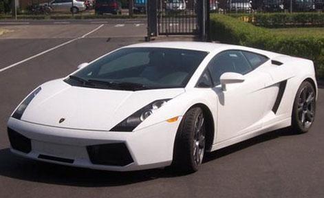 Возле штаб-квартиры Lamborghini был замечен новый V8 Gallardo