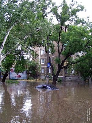 Миколаїв затопило після дощику в четвер. ФОТО