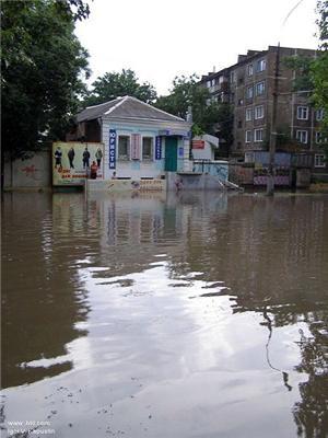 Николаев затопило после дождичка в четверг. ФОТО
