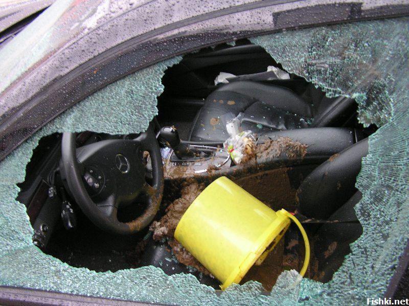 Жестокая женская месть - стекло плюс фекалии...