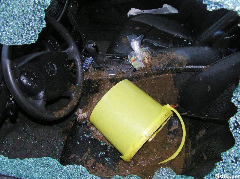 Жестокая женская месть - стекло плюс фекалии...