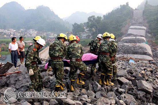 У Китаї обвалився міст. 65 людей зникли безвісти. ФОТО