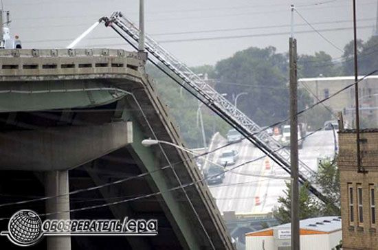 Переполненный машинами мост рухнул в Миссисипи. ФОТО