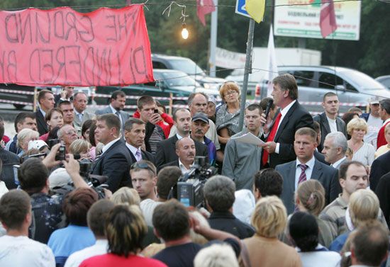 Ющенко уже завтра вернет землю крестьянам. ФОТО