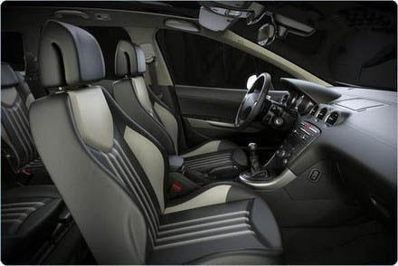 Peugeot выпустила универсал с панорамной крышей