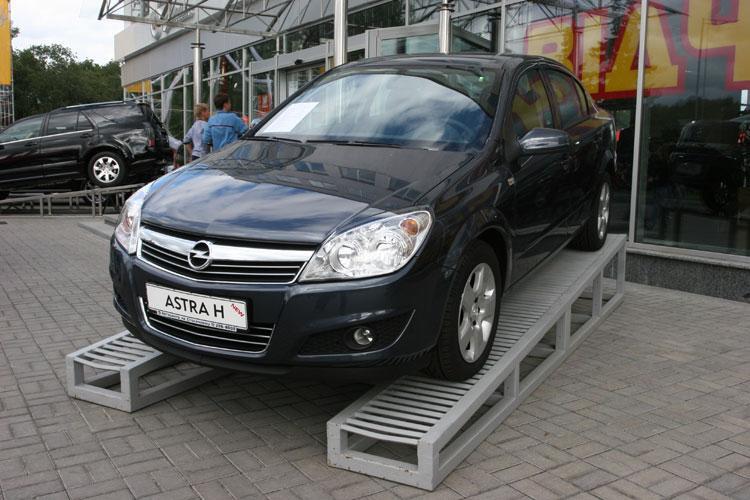 В Киеве открылось Столичное автошоу