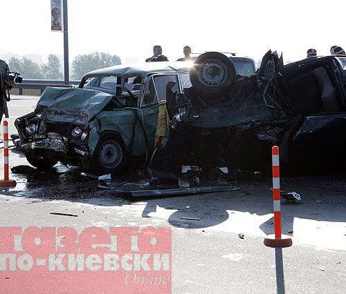Московский мост стал похож на поле боя 