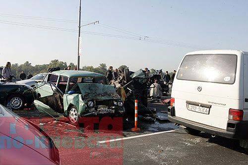 Московский мост стал похож на поле боя 