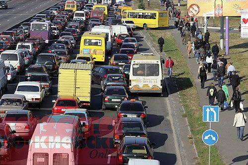 Московский мост стал похож на поле боя 