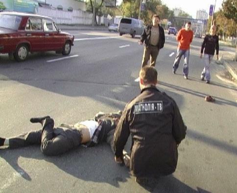 В Киеве мужчина попал под колеса «Жигулей»