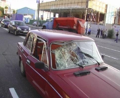 В Киеве мужчина попал под колеса «Жигулей»