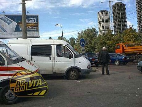 Нарушив правила, аварийная "Газель" подставила зад иномарке