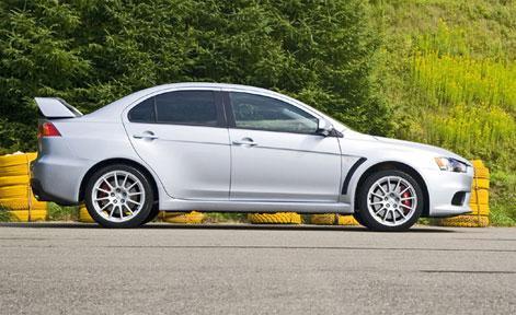 Mitsubishi показала, как выглядит новый Lancer Evolution