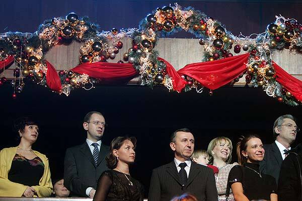 Ющенко окунулся в вертеп с козлами и забавами