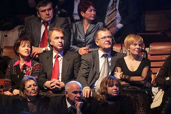 Ющенко окунулся в вертеп с козлами и забавами